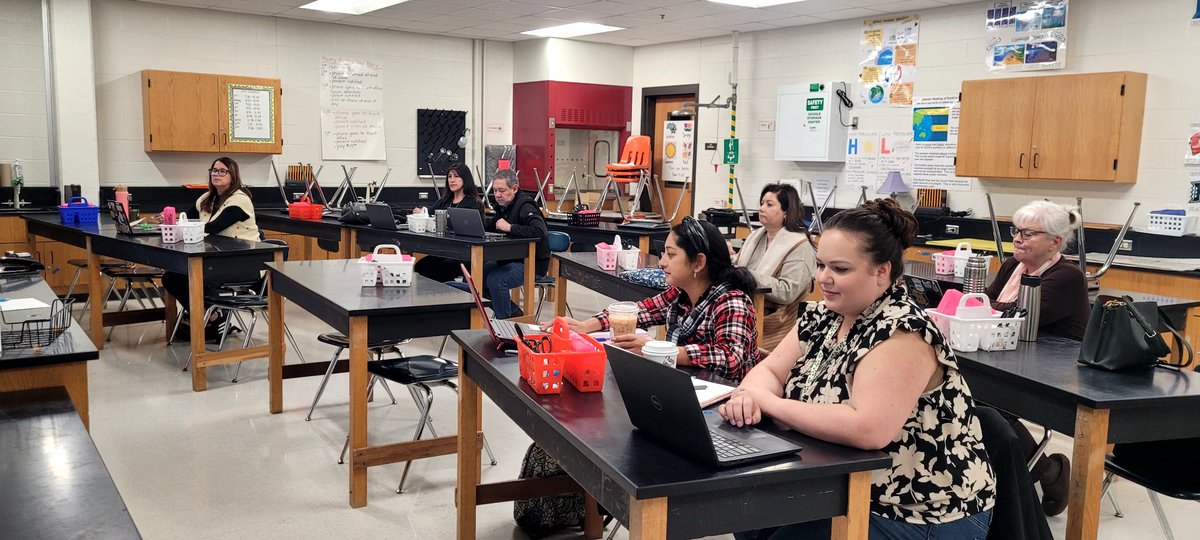 lizzy aguilar-cruz tweet media