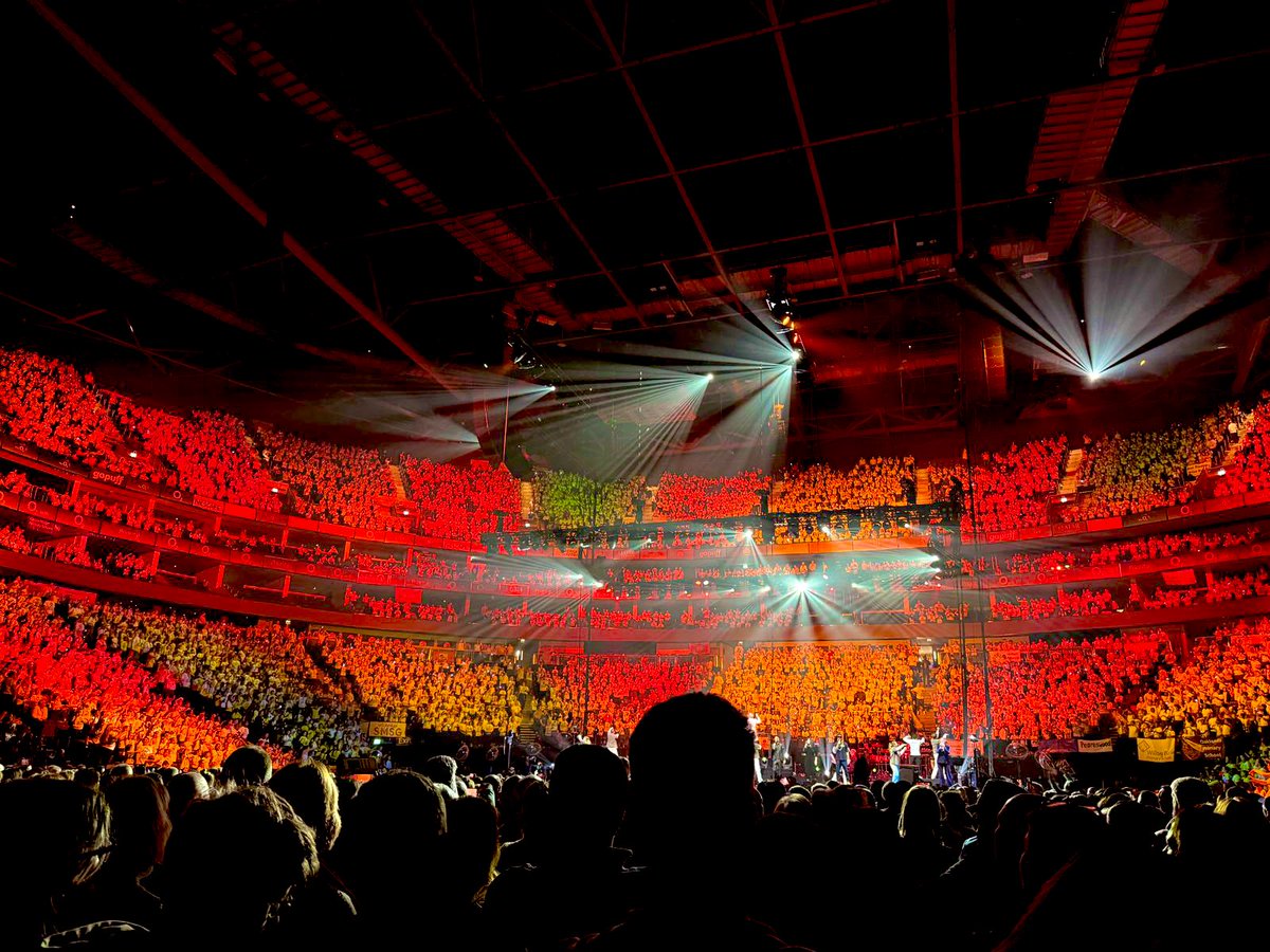 OlgaBarrientosP's tweet image. En la tarde de ayer  9.000 niños londinenses se reunieron en el #O2Arena #Youngvoicesconcert . Logística perfecta , emociones infinitas .