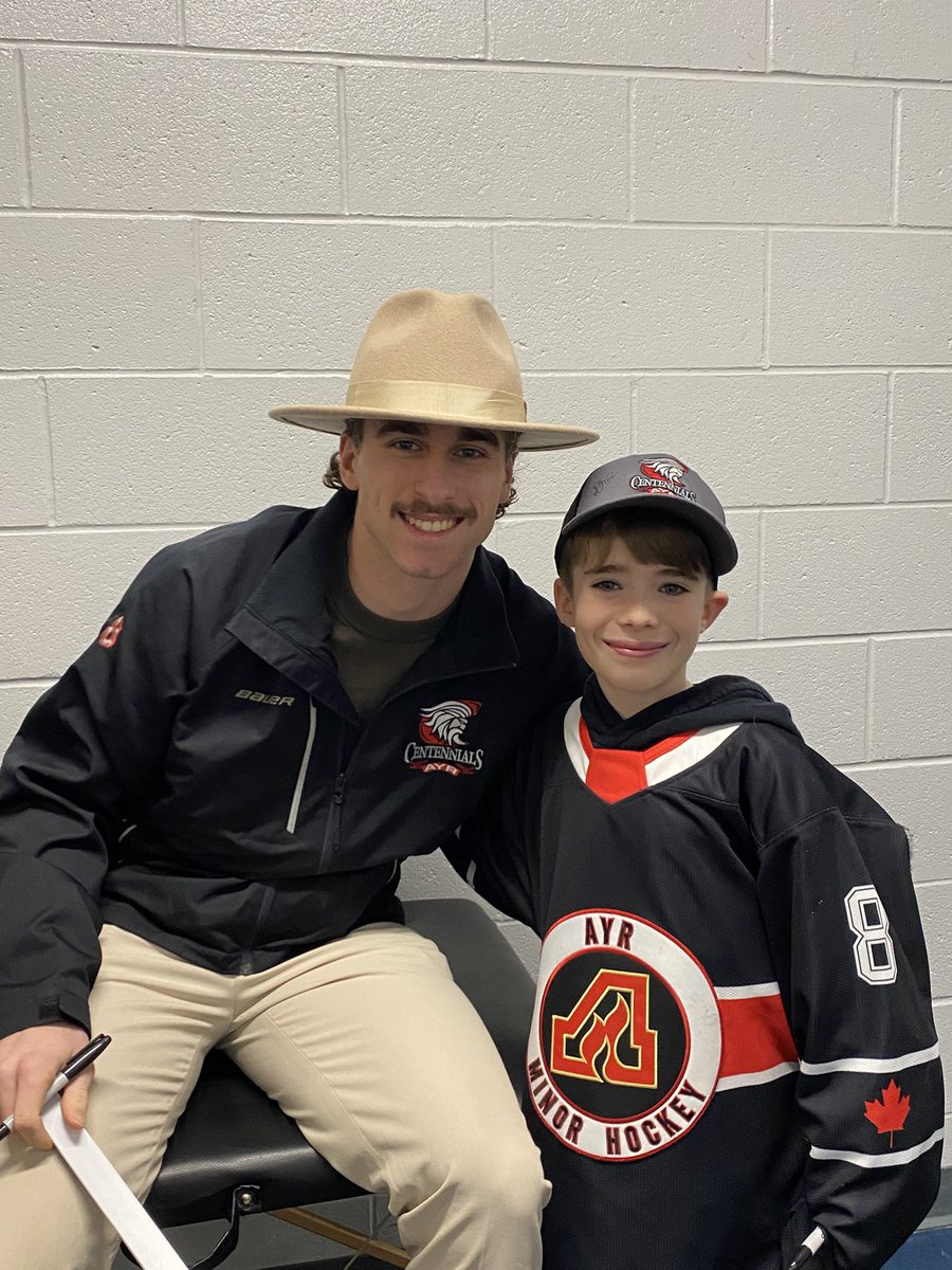 Our <a href="/AyrCentennials/">Ayr Centennials</a> always take the time with our JRCENS every time they can 🏒📸

We are so thankful for this wonderful program right in our community of <a href="/northdumfries/">Township of North Dumfries</a> .

Huge shout out to the sponsors who support this initiative for our JR CENS!

 @GOJHL <a href="/AyrMinorHockey/">AMHA</a>