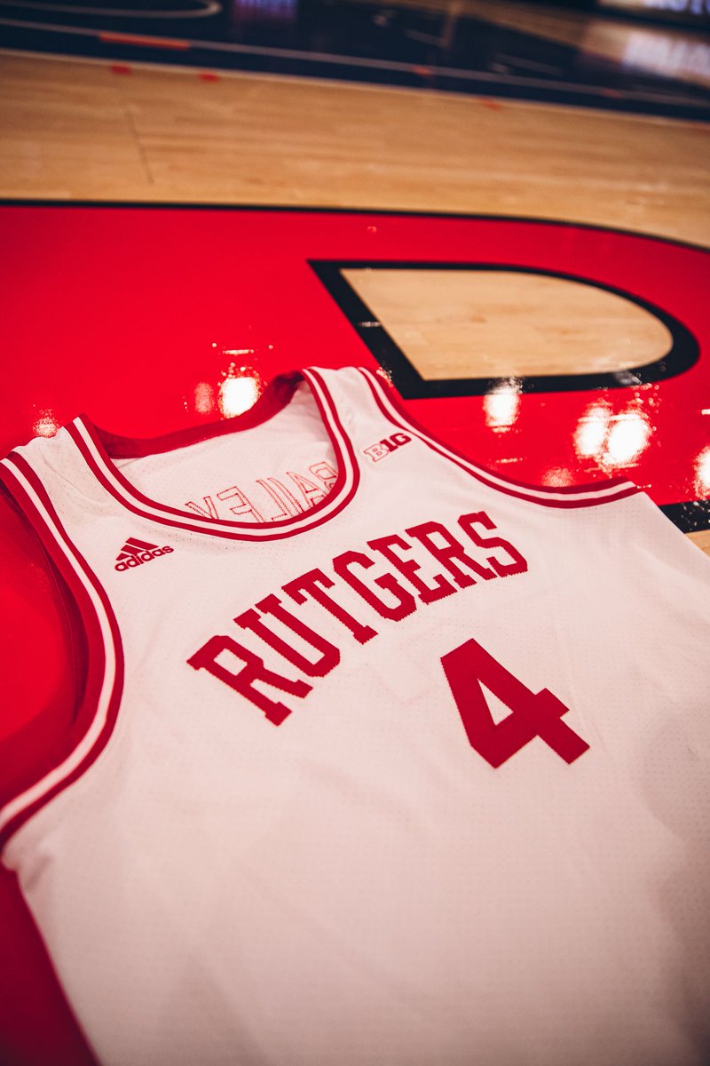 RutgersMBB's tweet photo. Throwbacks at the Mecca. 🍎

#TheKnighthood🛡️⚔️ https://t.co/VFKlnYoE4z