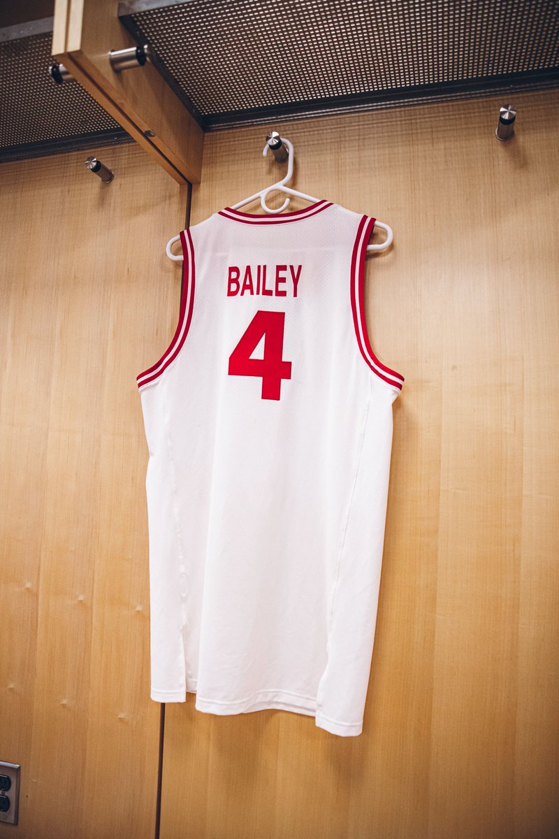 RutgersMBB's tweet photo. Throwbacks at the Mecca. 🍎

#TheKnighthood🛡️⚔️ https://t.co/VFKlnYoE4z