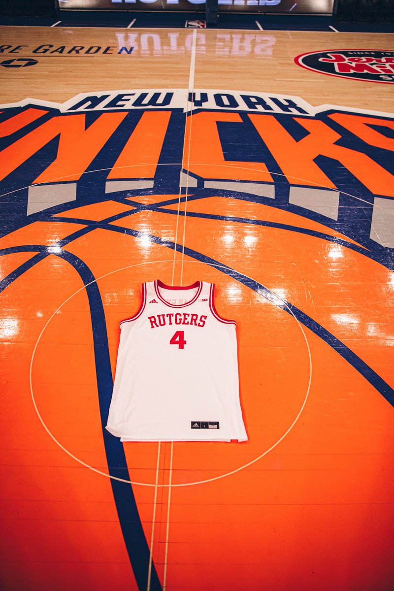 RutgersMBB's tweet photo. Throwbacks at the Mecca. 🍎

#TheKnighthood🛡️⚔️ https://t.co/VFKlnYoE4z