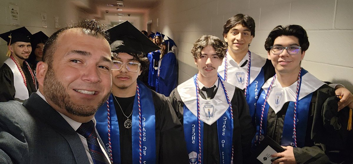 josesantos001's tweet photo. Congrats to @ChallengeECHS Fall Class of '24/'25! Funny story: y'all graduated from HCC first, then Houston ISD. In just 3.5 years, you’ve earned both an Associate's Degree and a High School Diploma. What an incredible achievement! The world is yours! #CECHS #ClassOf2025 https://t.co/WmN62Rlqn8