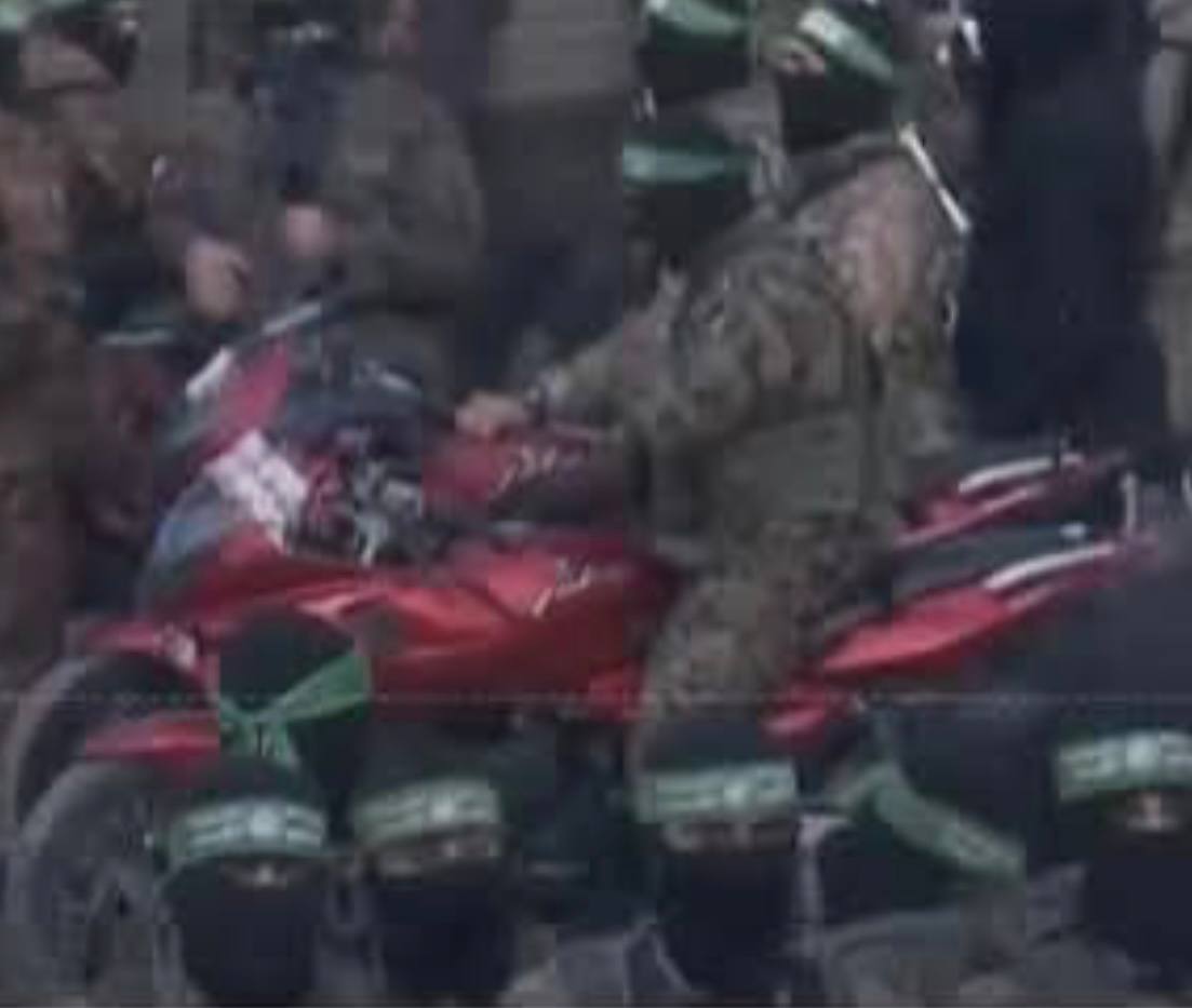 safarnaama04's tweet image. Fighters from #alQassam using #bajaj #pulsar220