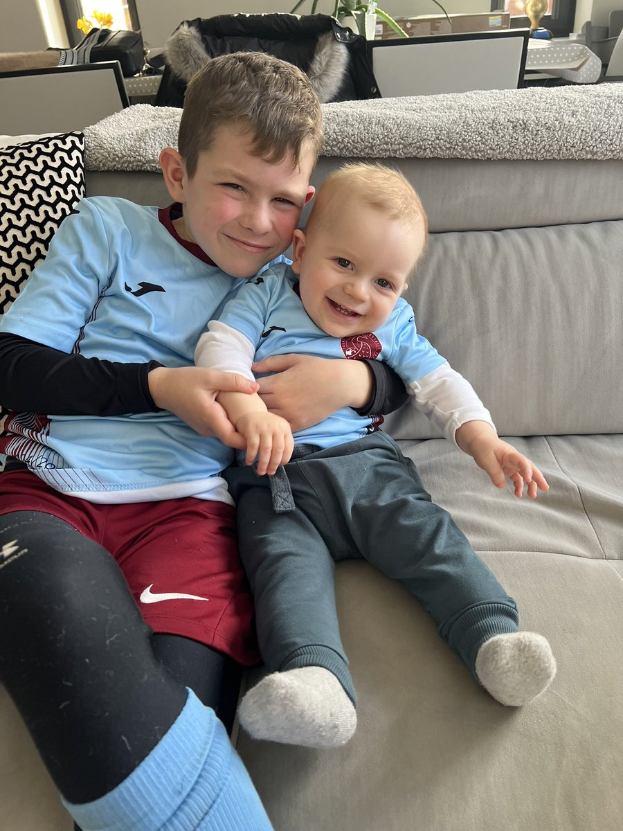 RachelVJ's tweet photo. Tauntons biggest fans ready for the game today at Merthyr @TauntonTownFC @Luffers85 🦚 https://t.co/lRD5LzSHOH