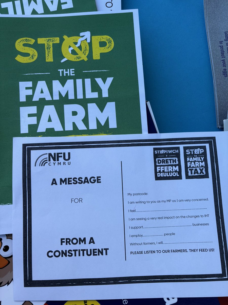 LauraJ4SWEast's tweet image. Great to be in #Abergavenny today, with my colleague Peter Fox, standing shoulder to shoulder with #Monmouthshire Farmers and @NFUCymru to help show the Labour Governments in Westminster and Wales, the level and strength of support there is saying NO to the #FamilyFarmTax 

This