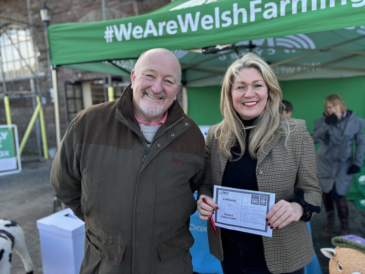 LauraJ4SWEast's tweet image. Great to be in #Abergavenny today, with my colleague Peter Fox, standing shoulder to shoulder with #Monmouthshire Farmers and @NFUCymru to help show the Labour Governments in Westminster and Wales, the level and strength of support there is saying NO to the #FamilyFarmTax 

This