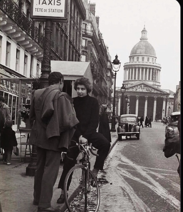 Garlic & Pearls (@garlicandpearls) on Twitter photo It’s the weekend! Whatever your plans, <a href="/murielzagha/">MURIEL ZAGHA</a> and <a href="/SuzanneRaine2/">Suzanne Raine</a> urge you not to forget your BLACK POLO NECK. (Photo: Frederic Barzilay, Rue Soufflot et Pantheon, c.1950) It’s the weekend! Whatever your plans, <a href="/murielzagha/">MURIEL ZAGHA</a> and <a href="/SuzanneRaine2/">Suzanne Raine</a> urge you not to forget your BLACK POLO NECK. (Photo: Frederic Barzilay, Rue Soufflot et Pantheon, c.1950)