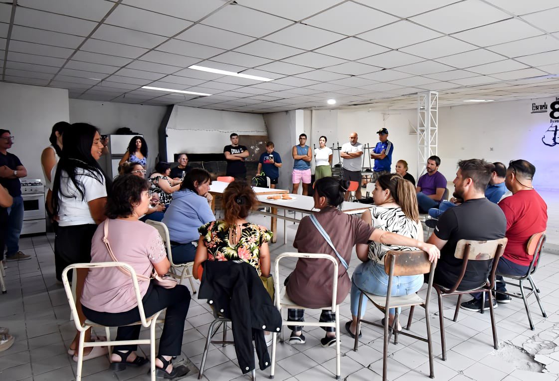 PRESENTES CON EL EQUIPO EN EL BARRIO!

En la vecinal de barrio Norte, conversando con los vecinos. Siempre escuchando y comunicando lo que hacemos!