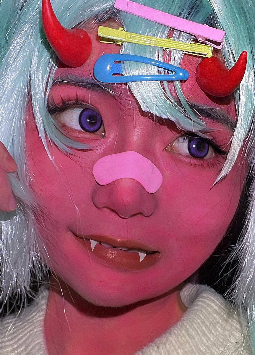 wakamebubble's tweet image. My nemia cosplay.sry guys I overestimated myself the wig styling and skin coloring is so difficult 😣 the whole pic is weird so I post a part of it 😞
#FortniteC6S1鬼Hunters
#fortnitecosplay
#nemia