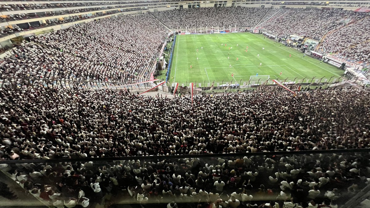 Estadio Monumental - Noche Crema 2025 ❤️💛❤️💛❤️ y dale U tdlv
<a href="/Universitario/">Universitario</a> <a href="/trinchera_nort/">TRINCHERAⓊNORTE</a> 
#UniversitarioDeDeportes #YDaleU