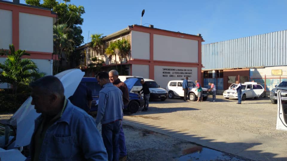 GlezEmerio's tweet photo. Se desarrolla ,día de la técnica en @geiacuba , dentro del marco del 25 de Enero y las actividades por el día de la defensa , participan  choferes y jefes dedicados al  estado técnico de los medios ,en aras de un mejor funcionamiento @minalcuba https://t.co/EPTxn9bi6e