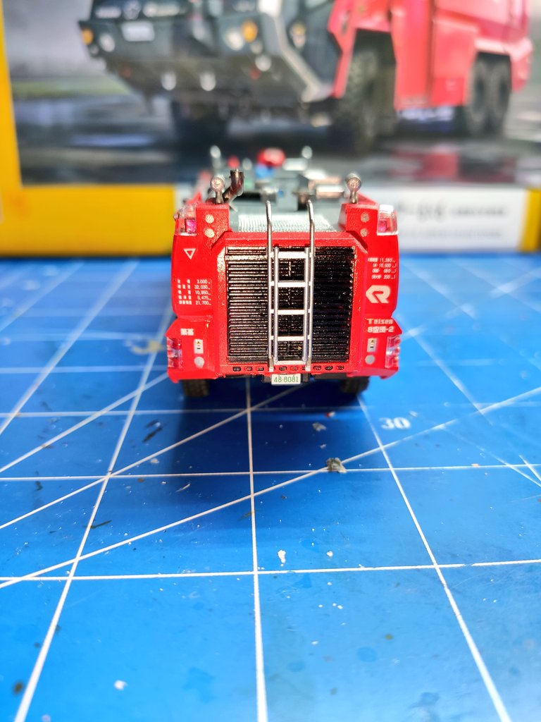 qed_ooe's tweet photo. Der #panther von #rosenbauer  als modell von #hasegawa. #scalemodeling #hobby #lkw #feuerwehr https://t.co/Zau27ZuhHm