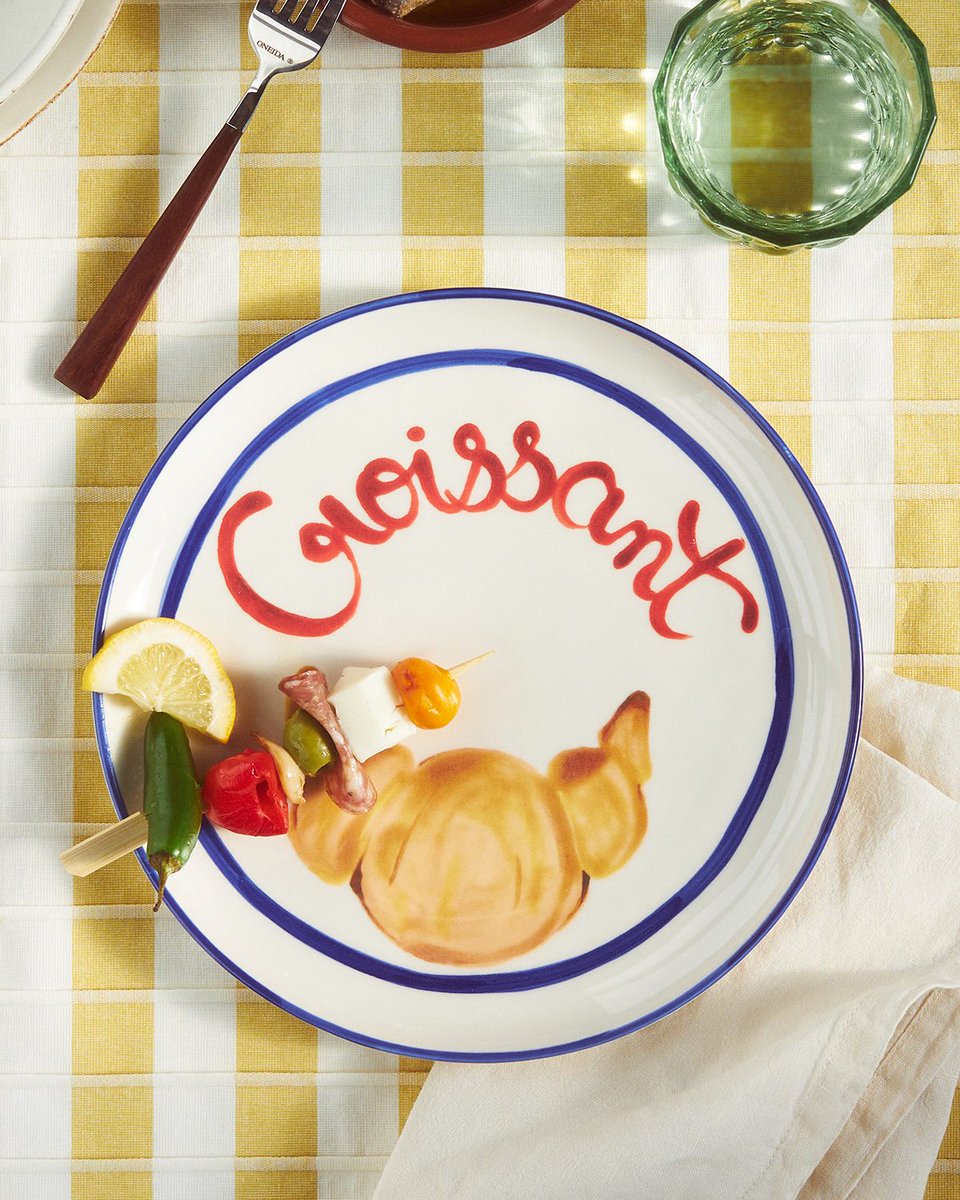 Anthropologie's tweet photo. When it comes to dining, @harliebrownstudio's plates are la crème de la crème 🤌 Shaped and painted by hand, these ceramics are (almost) too beautiful to eat off of. Explore the exclusive collab, here: https://t.co/yG1niVubrg #AnthroLiving https://t.co/tf2r8h1KBj