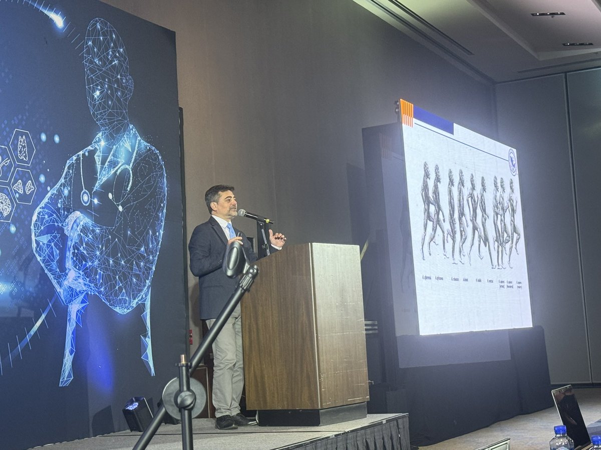 “Los seres humanos estamos hechos para correr” y “somos cuerpos viejos en un mundo moderno” profesor Tony Cervera en el #CursoActualizacion #SMNE2025 de la <a href="/SMNE_Oficial/">Sociedad Mexicana de Nutrición y Endocrinología</a>