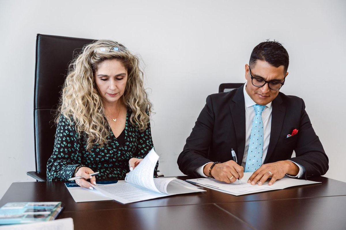 CGGalapagos's tweet photo. ¡Gestión de Nuevas Oficinas en la ciudad de Quito, para mejorar la atención a los usuarios!

Se celebró la firma del convenio entre el Consejo de Gobierno de Galápagos y la Secretaría Técnica de Gestión @inmobiliarec. representada por su máxima autoridad, Monserrat Muñoz. https://t.co/61rmeIggld