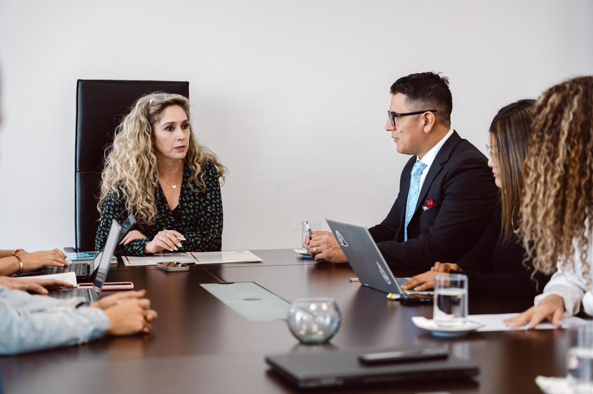 CGGalapagos's tweet photo. ¡Gestión de Nuevas Oficinas en la ciudad de Quito, para mejorar la atención a los usuarios!

Se celebró la firma del convenio entre el Consejo de Gobierno de Galápagos y la Secretaría Técnica de Gestión @inmobiliarec. representada por su máxima autoridad, Monserrat Muñoz. https://t.co/61rmeIggld