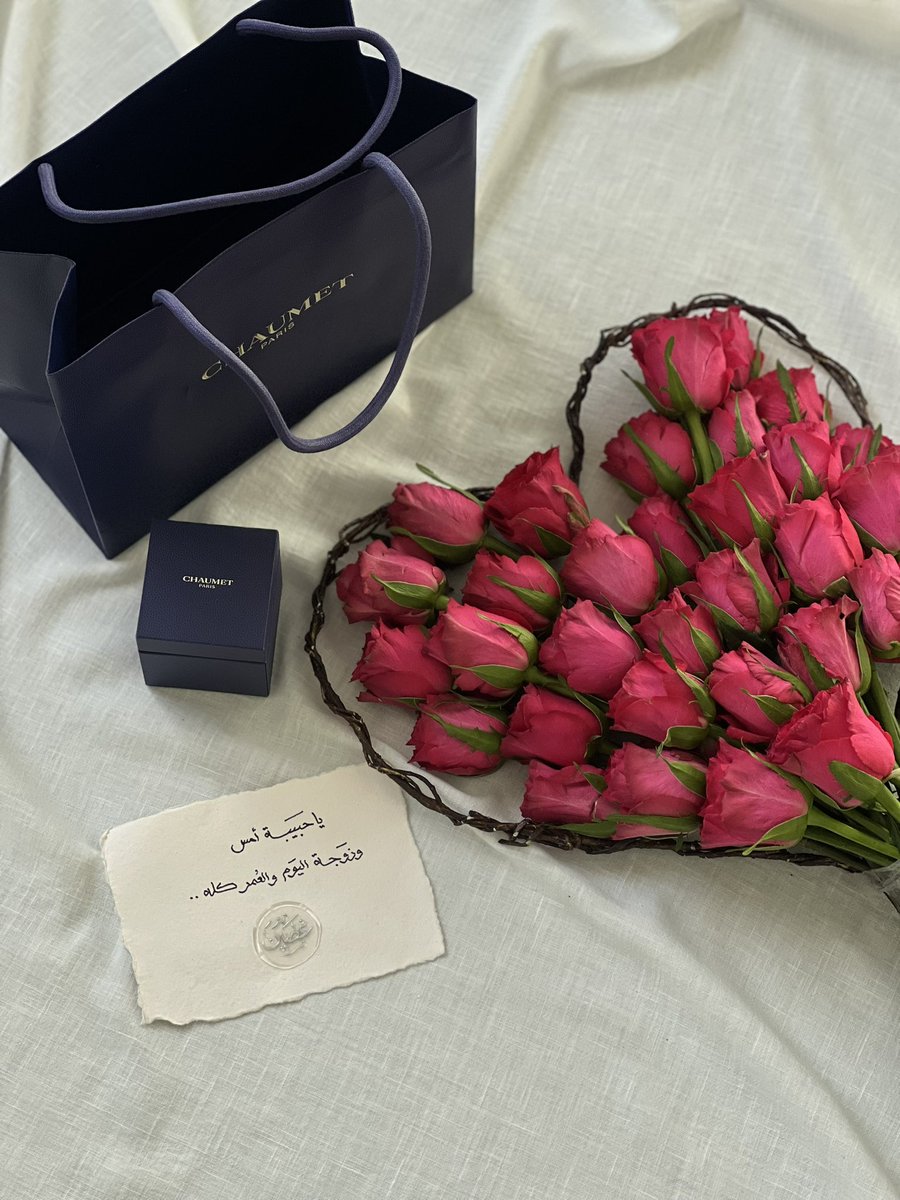 ghuseinflowers's tweet photo. انا اقول مافيه أحلى من هالحب!!😩 https://t.co/wyqK1431Yc