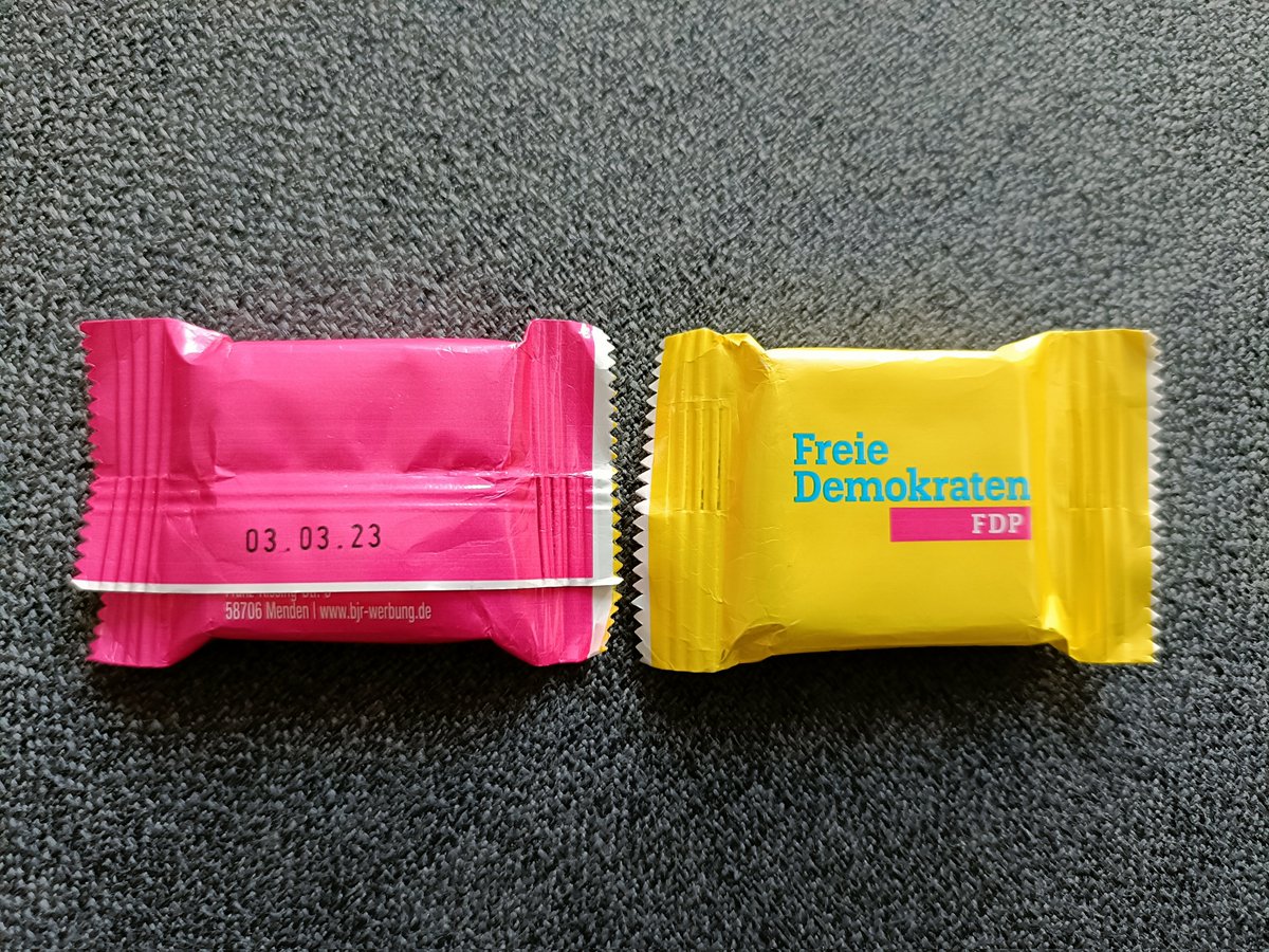 Haube_89's tweet photo. Wahlkampf läuft bei der @fdpltby.
Verteilen abgelaufenes Zeug

@fdp 
@c_lindner https://t.co/hBZTkEvipx