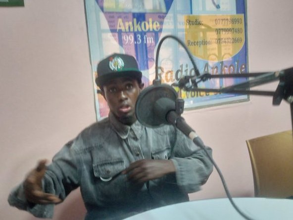 RadioAnkole's tweet photo. "...am ready for any collabo with a Munyankore artist so we can ignite Ankore music. And for upcoming male artists,if you surely wan't to make it in the music industry,do away with drugs,alcohol and prostitution..."-
@KuntaKool
alias Ntungamo Boy. #SaturdayCountDown https://t.co/S5YCkITOR7