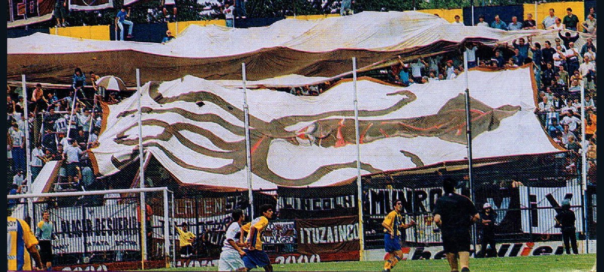 ArgHinchadasQV's tweet photo. Bandera gigante de Platense 
#Platense https://t.co/dtpLGQTOZX
