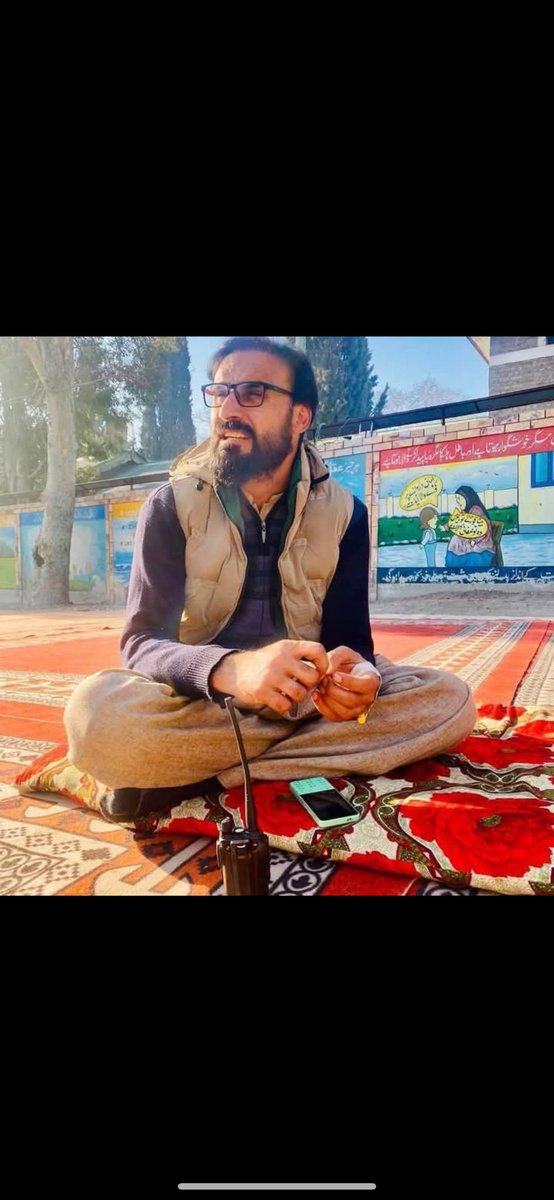 Callme_Mustafa_'s tweet photo. مہشود علی اور 3 
ماہ سے محصور لوگوں کے لیے آواز اُٹھانے والے پاراچنار کے تحصیل چیرمین آغا مزمل فصیح کی بلاجواز گرفتاری قابلِ افسوس اور قابلِ مذمت فعل ہے
#ReleaseMuzamilFasee 
#ReleaseMashoodAli https://t.co/IAPLNBmsp9