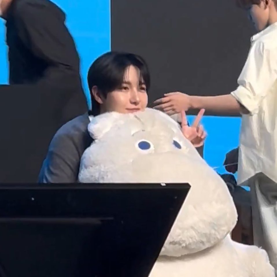 renjuns323's tweet image. i ll possibly never recover from this