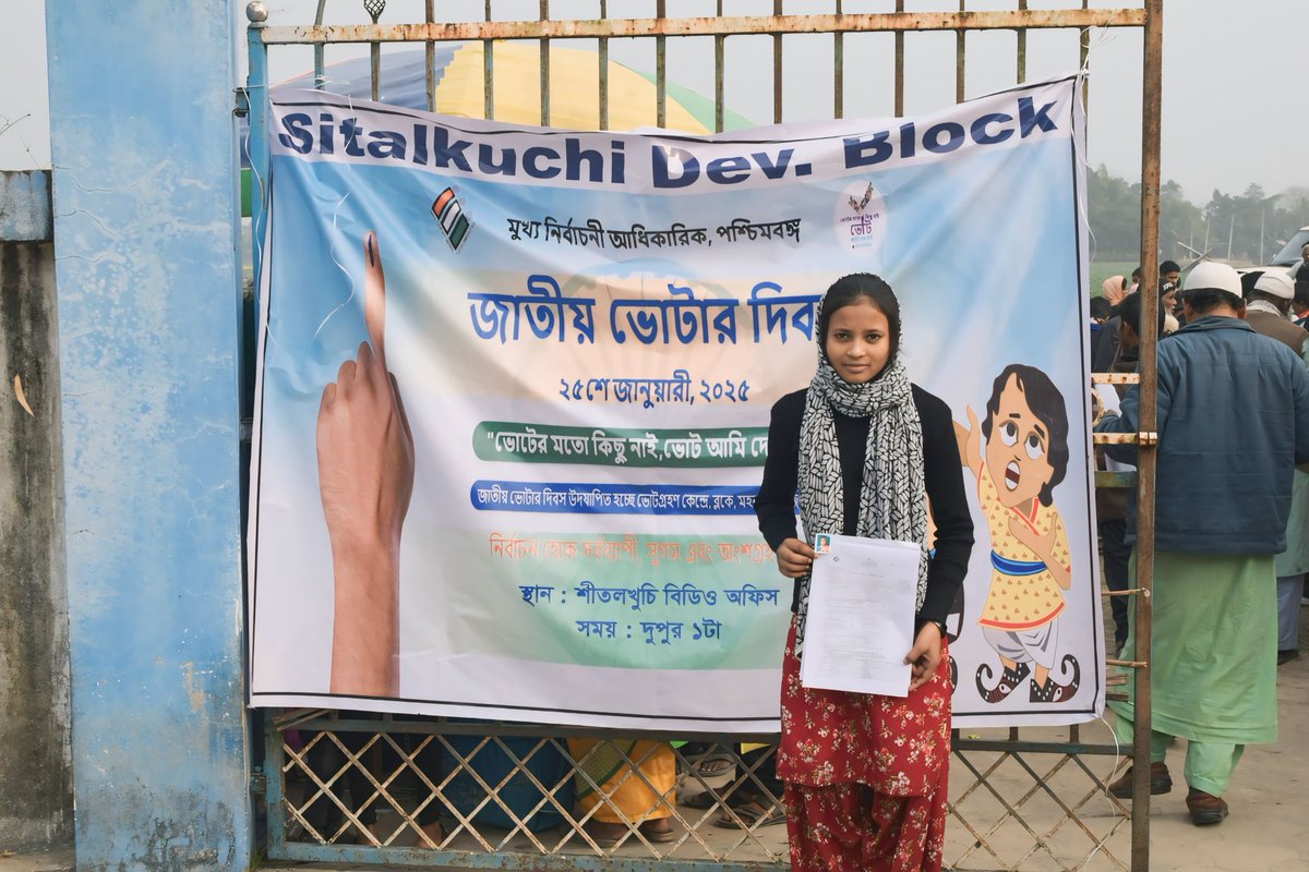 BSitalkuch60356's tweet photo. Celebration of National Voter's Day 2025 with new voters and BLOs at Sitalkuchi Block.
@DMCoochbehar @SdmMathabhanga @DCoochbeha53730 @CEOWestBengal https://t.co/8BRcm4rDn8