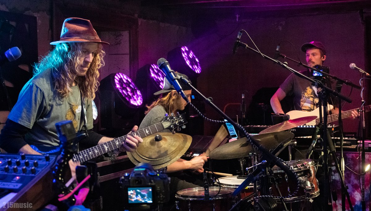 215Music tweet media