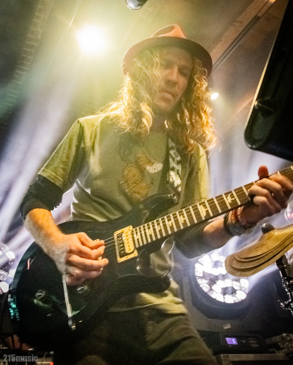 215Music tweet media