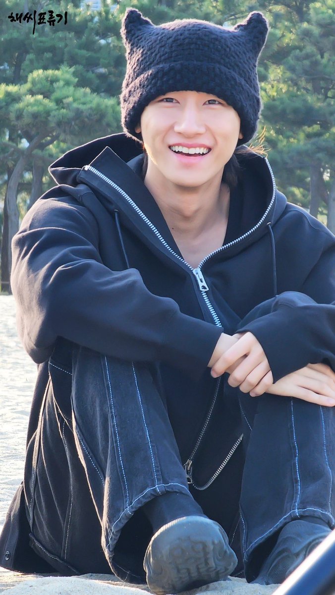 창균아! 생일 너무너무 축하해🖤 2025년에도 우리가 너의 웃음의 이유가 될 수 있기를 바라며 행복하고 건강만 해 주기를..간절히 기도할게❣️