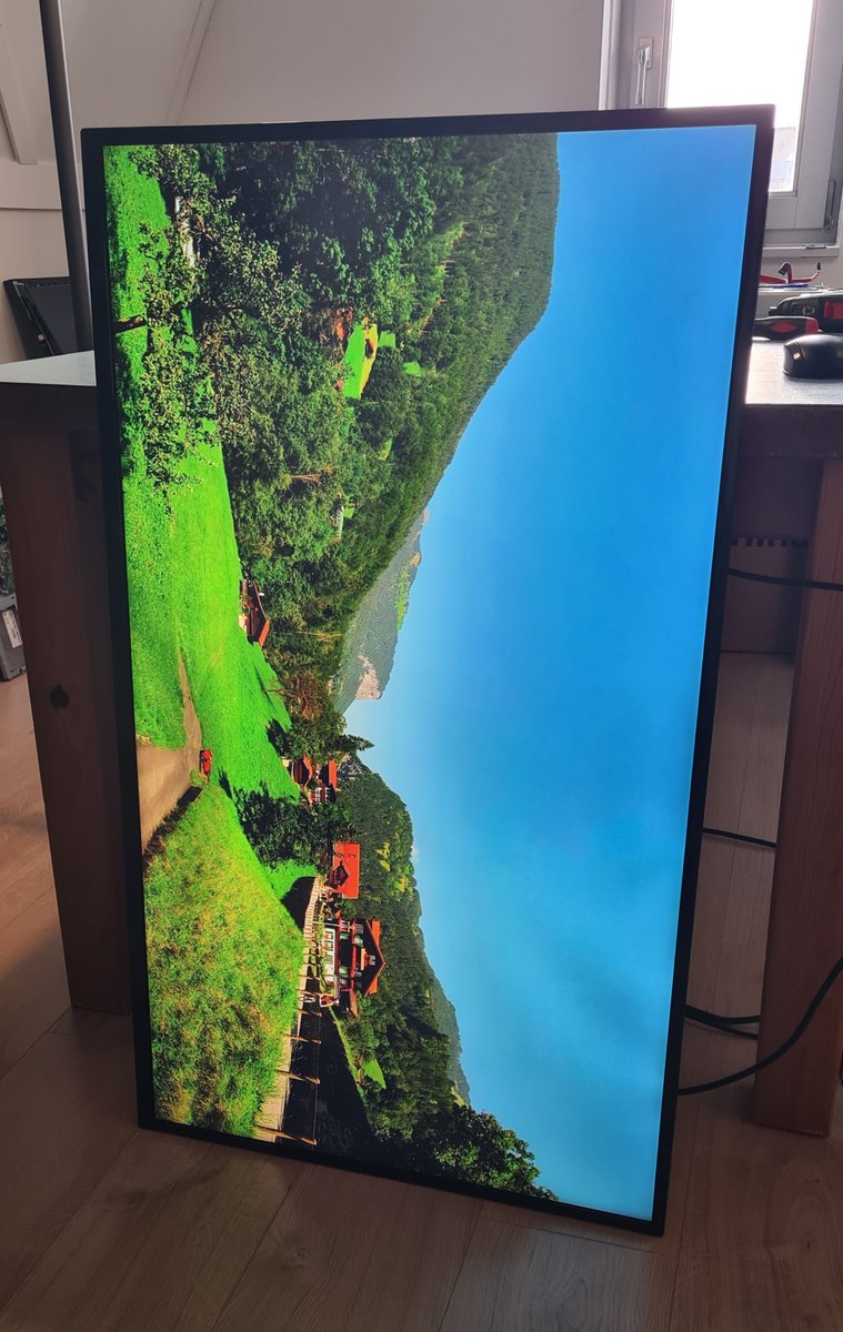 monitorkapot's tweet photo. In deze Philips BDM4350UC monitor vielen de backlights na 1 seconde uit. Er is een nieuwe lampenset in het LCD panel geplaatst en het beeld is weer compleet verlicht. #Philips #BDM4350UC https://t.co/YtgI4Aoulv