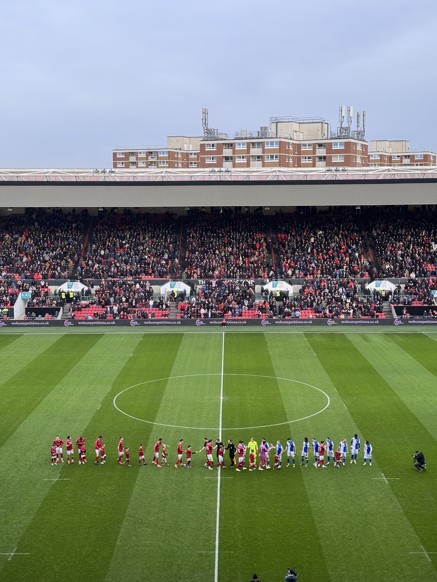 MollyStephens_'s tweet image. 4 points separate @BristolCity &amp;amp; @Rovers ahead of this afternoon’s 3 o’clock KO.

All eyes on the play off spots - #Rovers occupy the final spot in 6th, but a win for the #Robins would take them a point off their opponents.

Updates on @5liveSport &amp;amp; #BBCFinalScore ⚽️
