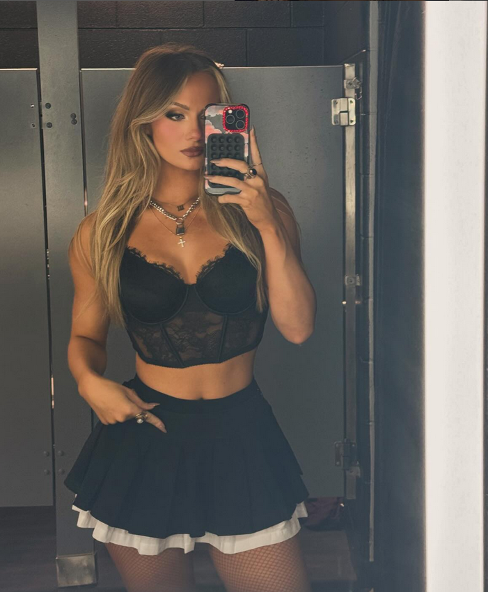 SheSeesDoom's tweet photo. Broadcasting live from a toilet near you! https://t.co/Yiu2g3xsAO
