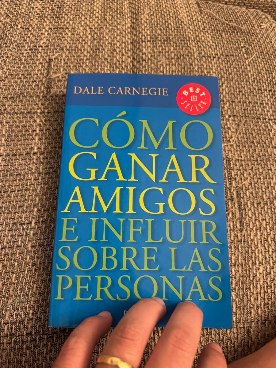 ✨ 𝗦𝗲𝘅𝘁𝗼 𝗹𝗶𝗯𝗿𝗼 𝗱𝗲𝗹 𝗿𝗲𝘁𝗼 𝗱𝗲 𝗹𝗲𝗰𝘁𝘂𝗿𝗮 𝟮𝟬𝟮𝟱: 𝗖𝗼́𝗺𝗼 𝗴𝗮𝗻𝗮𝗿 𝗮𝗺𝗶𝗴𝗼𝘀 𝗲 𝗶𝗻𝗳𝗹𝘂𝗶𝗿 𝘀𝗼𝗯𝗿𝗲 𝗹𝗮𝘀 𝗽𝗲𝗿𝘀𝗼𝗻𝗮𝘀 📖

Hoy escribo estas líneas desde San Cristóbal, estado Táchira, feliz de estar en mi tierra. Aprovecho unos minutos de