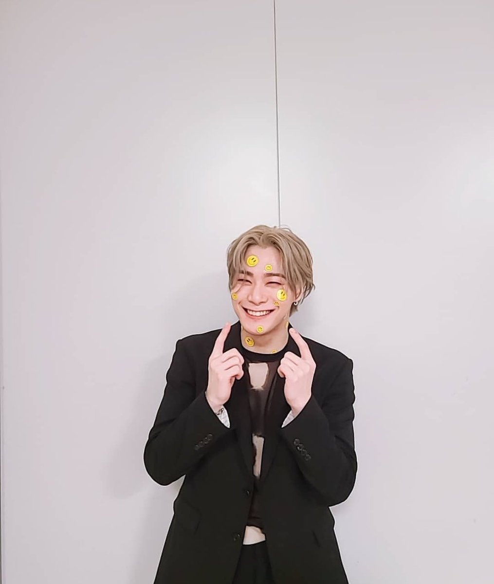 hiiipi_aroha's tweet photo. 빈이 생일 축하해요🎉
生まれてきてくれてありがとう🍀
美味しいものを食べて、好きなことをして
すごしてね🫶

#누구보다_빛나는달_빈아_생일축하해 https://t.co/yKrzTu0Noi
