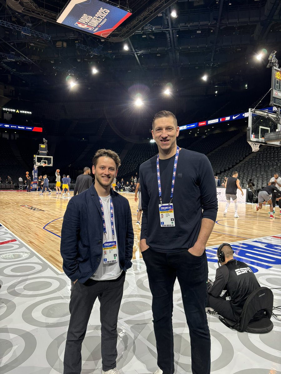 Bien en place avec <a href="/MaxDeZeeuw/">Maxime De Zeeuw</a> pour vous commenter le 2e NBA Paris Game en direct depuis l’Accor Arena ! 🇫🇷🔥

Le match entre les Pacers et les Spurs de Wemby à partir de 18h : auvio.rtbf.be/live/nba-india…

#NBAParisGame
