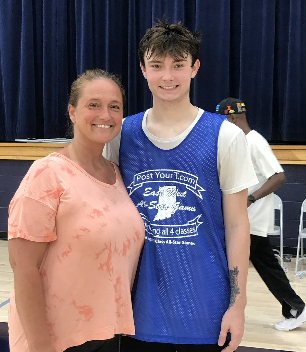 Happy Birthday Momma! Thank you for everything you do for us. Love you❤️ <a href="/1l_monica/">Monica 1L</a>