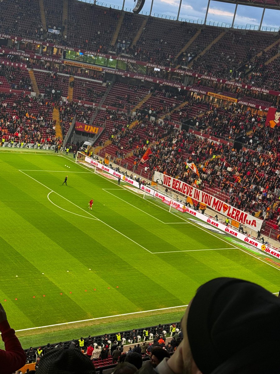 galanarin1905's tweet photo. Galatasaray taraftarından, Fernando Muslera’ya destek...🥹 https://t.co/8uNB0xyOTu