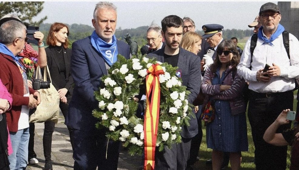 militaresantifa's tweet photo. Cuando el ministro estuvo en la última conmemoración de la liberación de #Mathausen pudo ver y hablar brevemente con alguien que allí estaba con un uniforme del Ejército del Aire español.
Algo sorprendente, que hablamos de España... Seguro que al Ministro también le sorprendió. https://t.co/G5XrfafuhZ