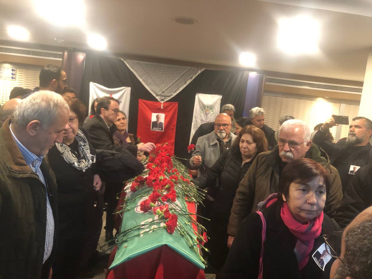 <a href="/SYKPgenelmerkez/">𝗦𝗬𝗞𝗣</a> kurucularından Bereket Kar yoldaşı bugün uğurladık.

Genel başkanımız <a href="/OnerenTorun/">Elif Torun Öneren</a> ve parti üyelerimizle devrimci dayanışma duygularımızda sonsuzluğa uğurladığımız tüm devrimciler için acıda da öfkede de yan yana olduğumuzu bir kez daha buradan ifade etmek