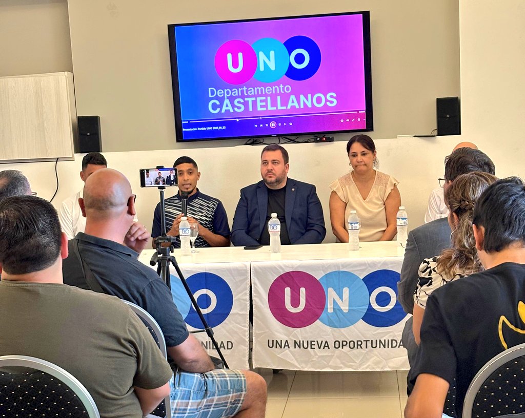 WalterGhione's tweet photo. Ahora en el departamento Castellano! Seguimos recorriendo la provincia, uniendo el norte, centro y sur, consolidando nuestro espacio político UNO (Una Nueva Oportunidad) y anunciando con entusiasmo la conformación de listas y participación en las próximas elecciones de Santa Fe. https://t.co/WuVQED2sWi