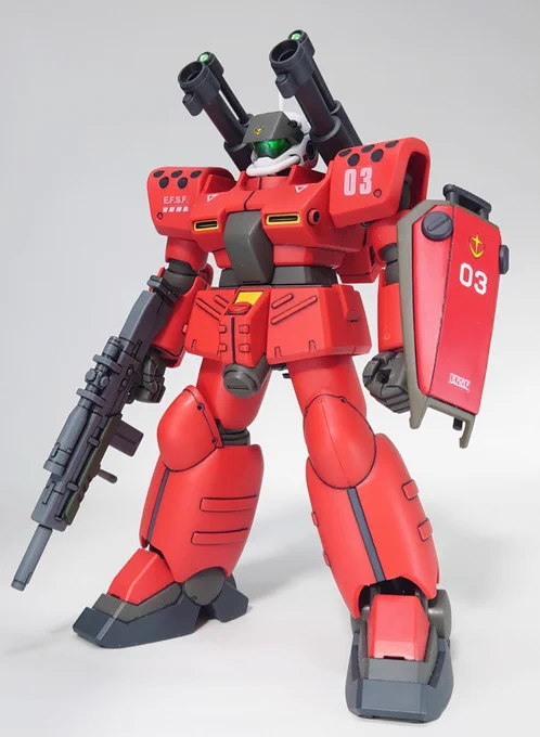 HGUC ガンキャノン量産型キャンペーンにあったライフルを装備。あとジャンクパーツで作ったシールドも装備。バイザーは切り抜いたペットボトルを使用し、その中身もディテールを追加してます。キャノン砲のセンサーにはHアイズを仕込んでいます。#これを見た人はガンキャノンをTLに放流しよう 