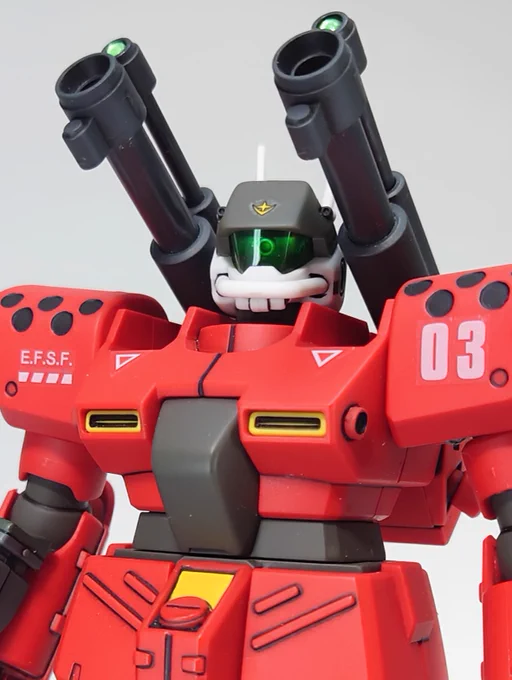 HGUC ガンキャノン量産型キャンペーンにあったライフルを装備。あとジャンクパーツで作ったシールドも装備。バイザーは切り抜いたペットボトルを使用し、その中身もディテールを追加してます。キャノン砲のセンサーにはHアイズを仕込んでいます。#これを見た人はガンキャノンをTLに放流しよう 