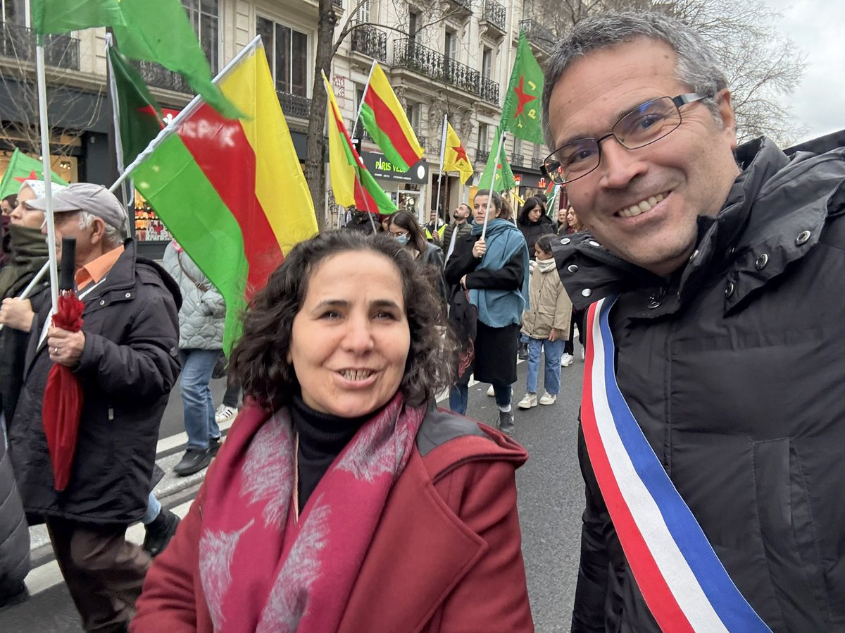 Solidarité avec le peuple #kurde ! Solution politique pour le #Kurdistan et statut international pour le #Rojava ! #kurdishgirls #KurdistanAtDavos #kurdsonalert #Kurdish #Kurd <a href="/KurdistanAu/">Kurdistan au féminin ☀️ ♀</a> <a href="/Le_CDKF/">Conseil Démocratique Kurde en France</a> <a href="/ParisUrgence/">Urgence Ecologie Paris</a> <a href="/MdpMouvement/">Mouvement des Progressistes</a>