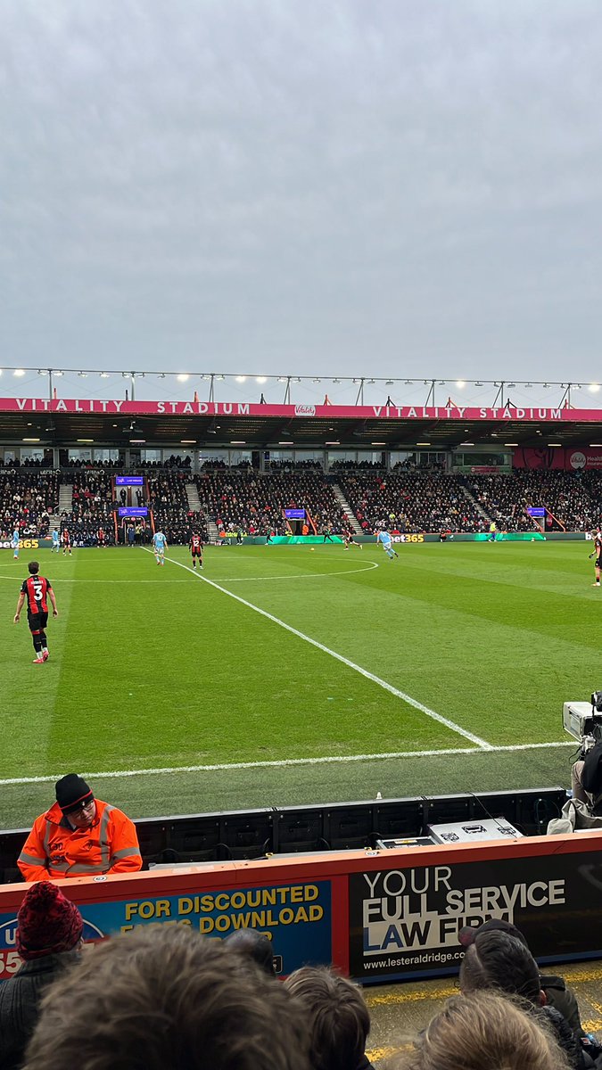 #premierleaguedazn Desde el Vitality Satadium de Bournemouth, acordándome del gran <a href="/DavidDeSanchez/">David Sánchez-Cañete</a> que seguro estará dando espectáculo en la retransmisión de este partidazo.