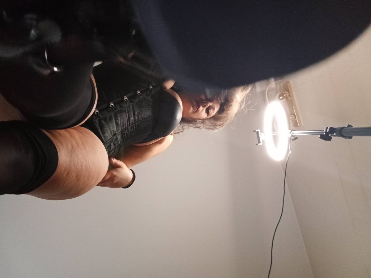 Ultimissi posti per salutarsi come si deve con una bella sessione reale, la seconda e la terza settimana di febbraio.

Acconto obbligatorio.

Zona Turro, Lambrate (Milano), Vigevano o Varese