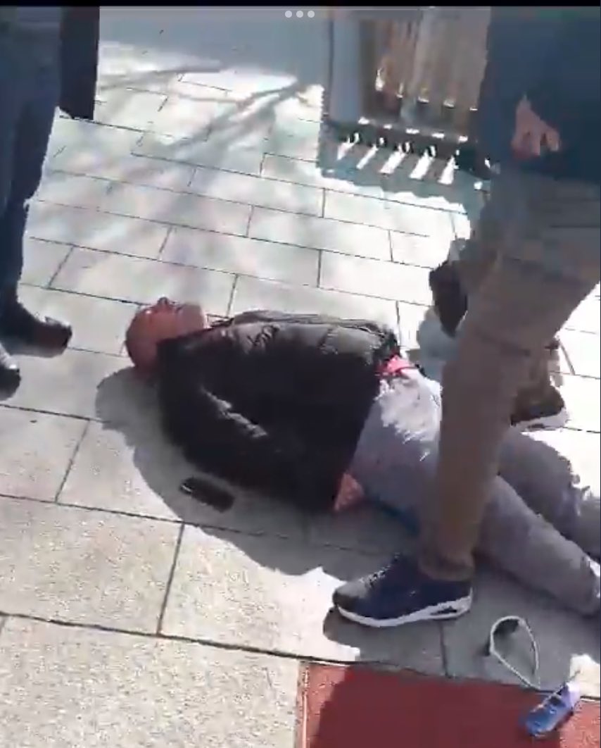 Ha decidit agredir una dona pensant que així tindria les de guanyar.

En el seu cap sonava espectacular, però al final, el que ha sonat espectacular és el seu cap contra el terra.