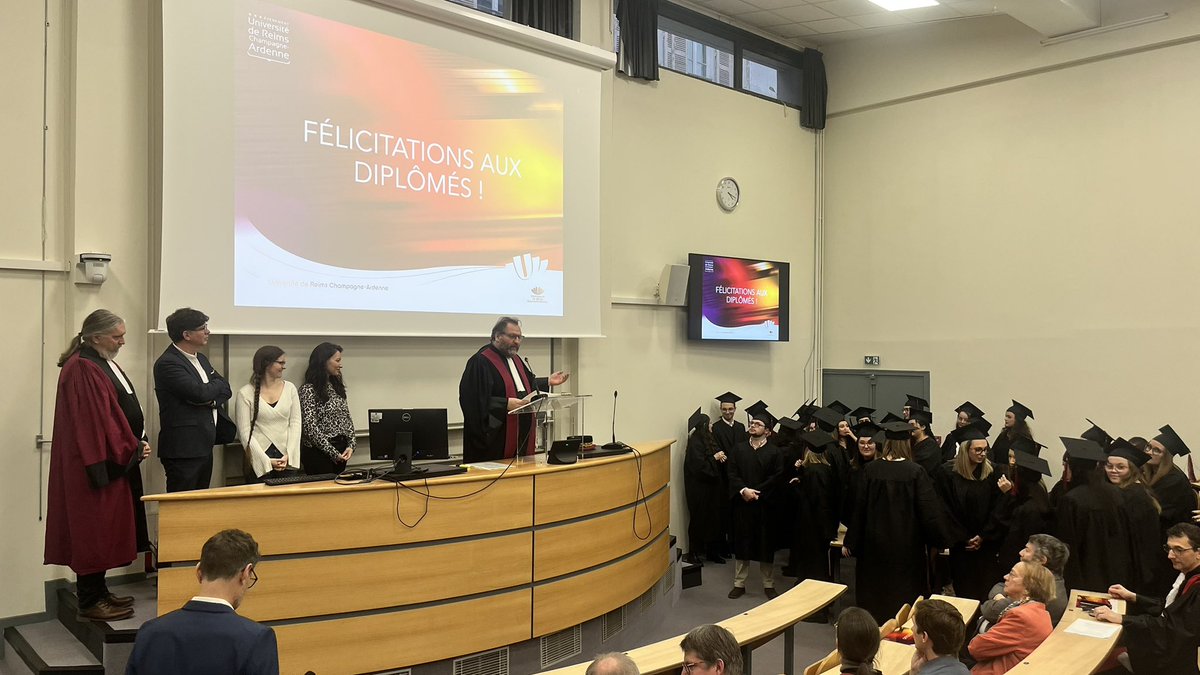 Cet après-midi, c’est au tour de nos diplômés de Troyes de recevoir leurs diplômes de la main de notre équipe pédagogique ! 👏🏻