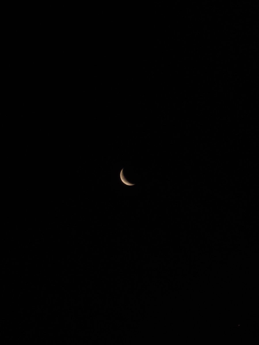 여전히 썼다 지웠다만 반복하고 있지만 하고 싶은 말은 
하나뿐인 우리 빈이 생일 축하한다❤️
보고 싶다 우리 또 봐🍀